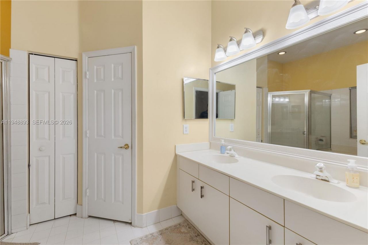 16310 Sapphire Dr, Weston, FL 33331 Photo