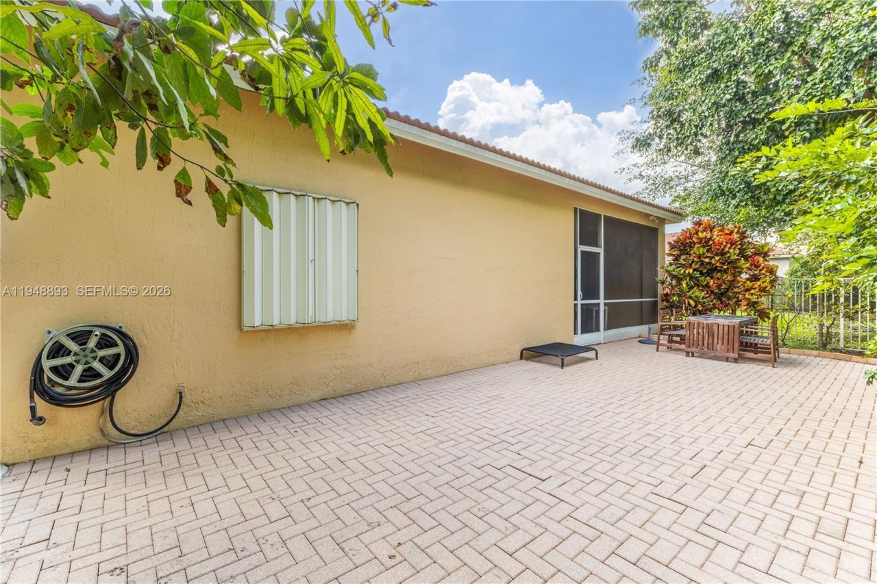 16310 Sapphire Dr, Weston, FL 33331 Photo