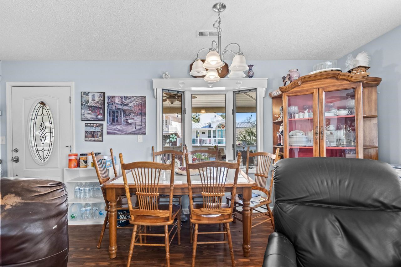 6001 6018 South Kings Hwy. Photo 10