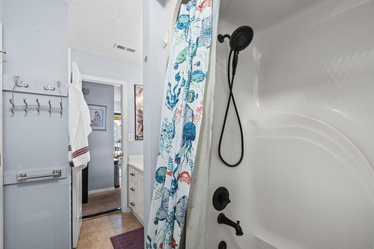 6001 6018 South Kings Hwy. Photo 29