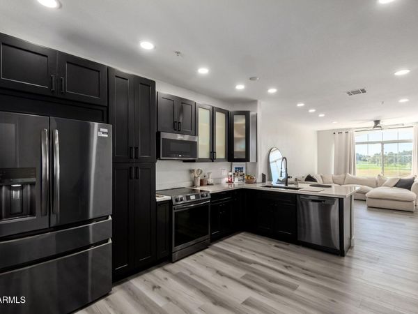 4455 E PARADISE VILLAGE Parkway, Unit 1032, Phoenix, AZ 85032