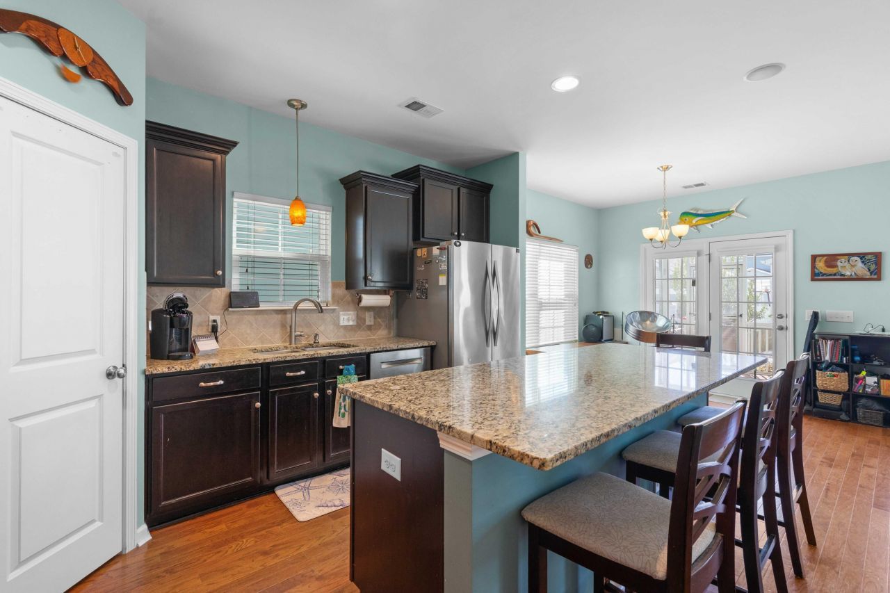 407 Forsythia Avenue Photo 4