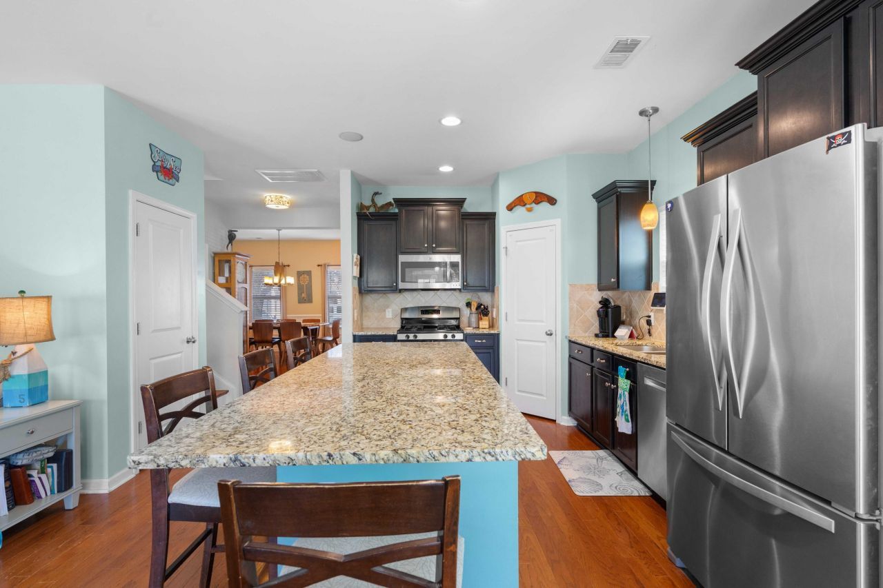 407 Forsythia Avenue Photo 6