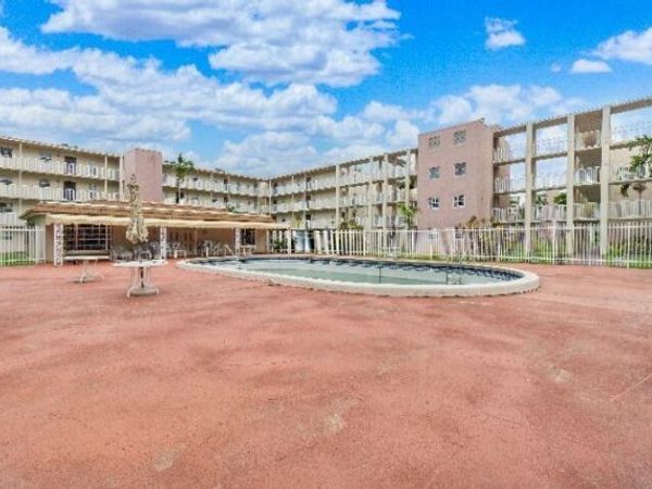 2800 NW 56th Avenue, Unit F102, Lauderhill, FL 33313