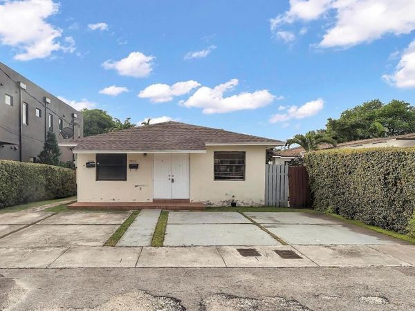 2826-2828 SW 32nd Ct, Miami, FL 33133