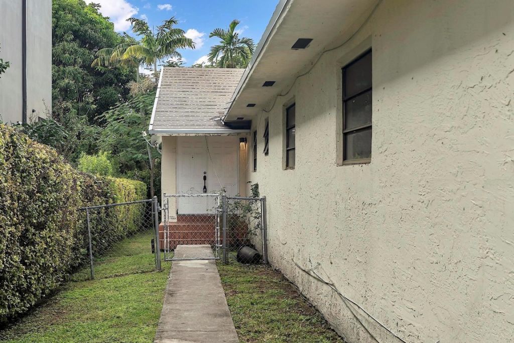 2826-2828 SW 32nd Ct, Miami, FL 33133 Photo