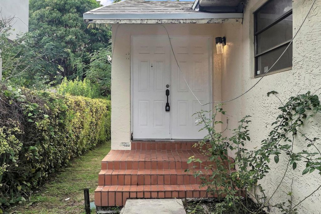 2826-2828 SW 32nd Ct, Miami, FL 33133 Photo