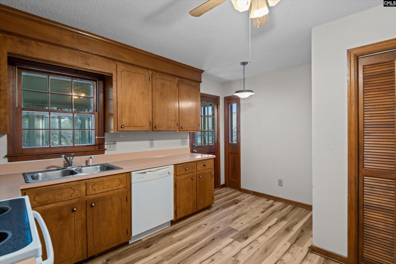 2402 Breezewood Road Photo 11