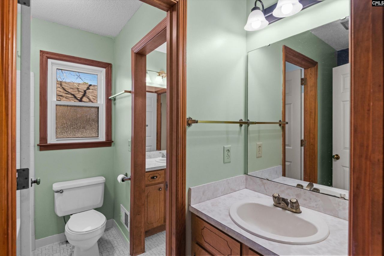 2402 Breezewood Road Photo 19