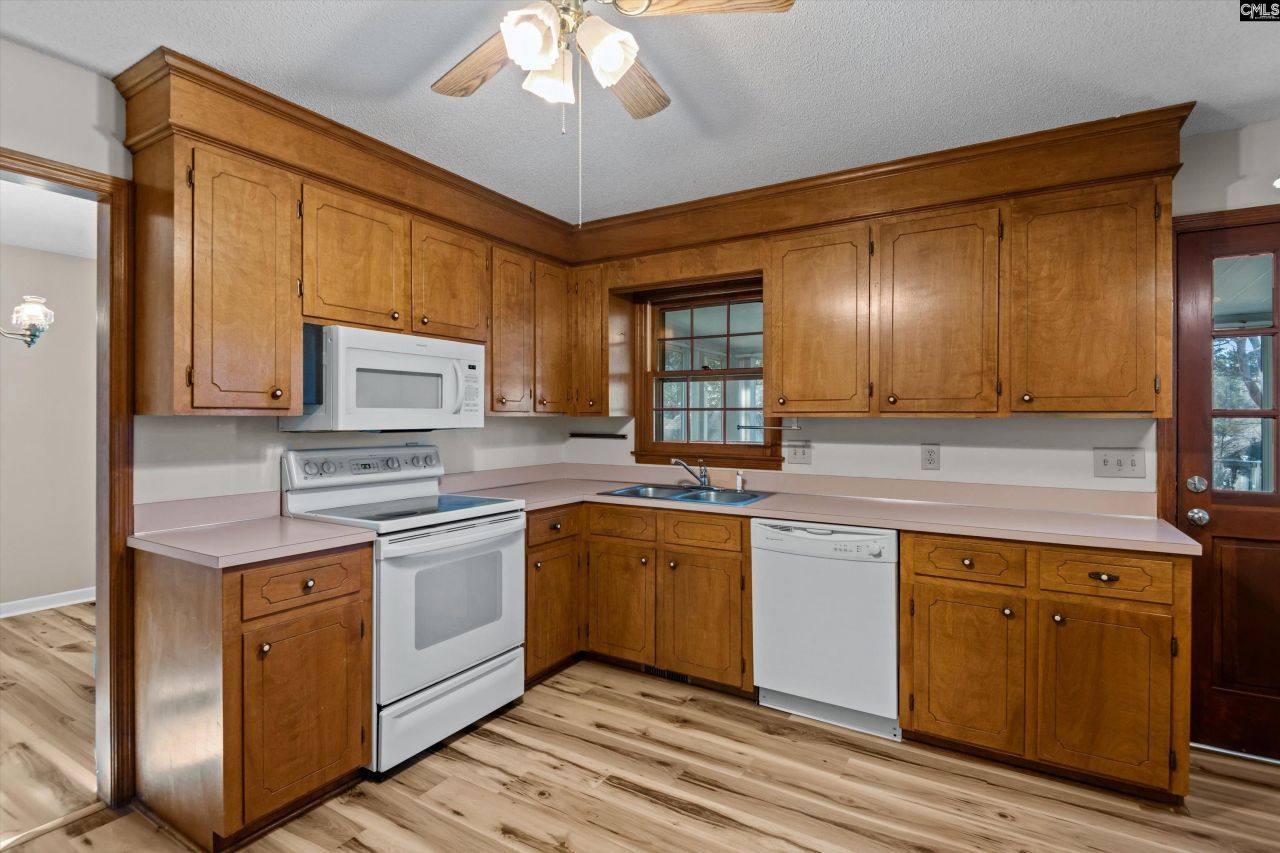 2402 Breezewood Road Photo 9