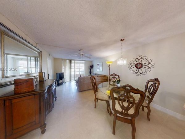 2800 W Sunrise Lakes Dr, Unit 101, Sunrise, FL 33322