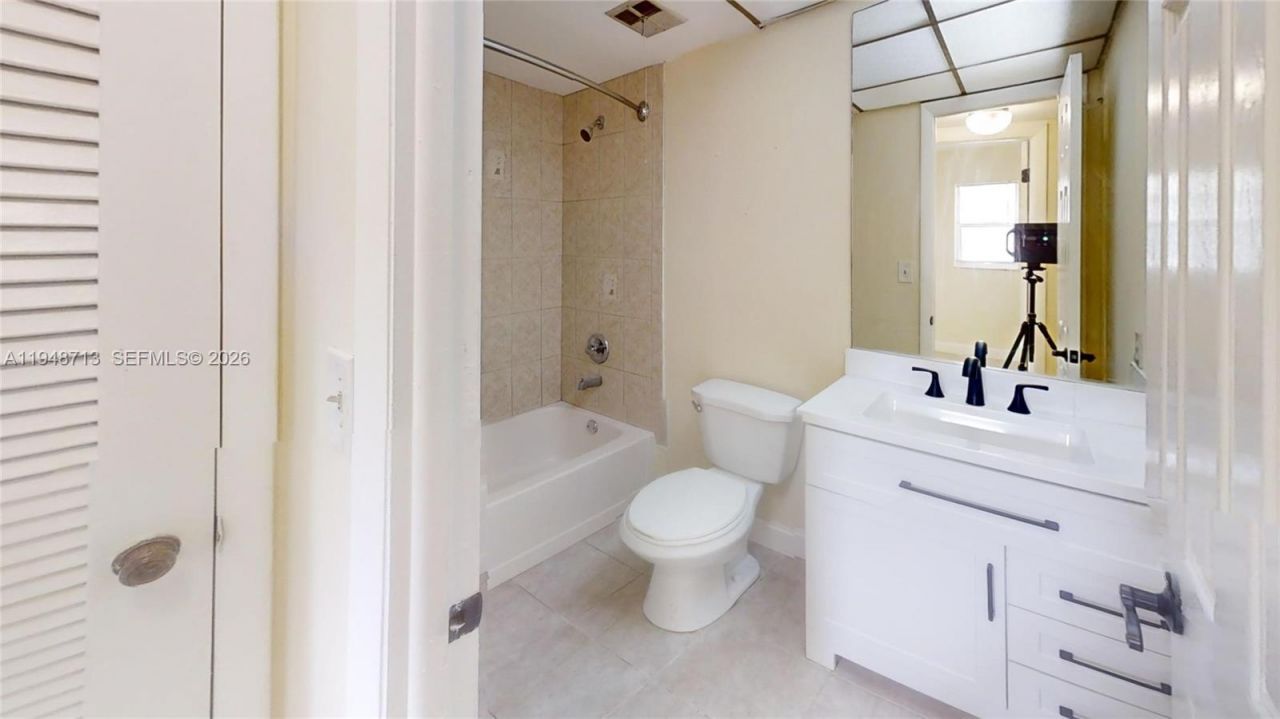 2800 W Sunrise Lakes Dr, Unit 101, Sunrise, FL 33322 Photo