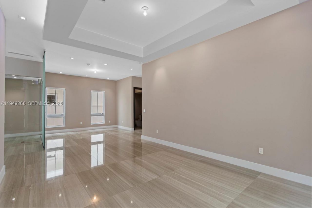 8415 NW 34th Dr, Doral, FL 33122 Photo