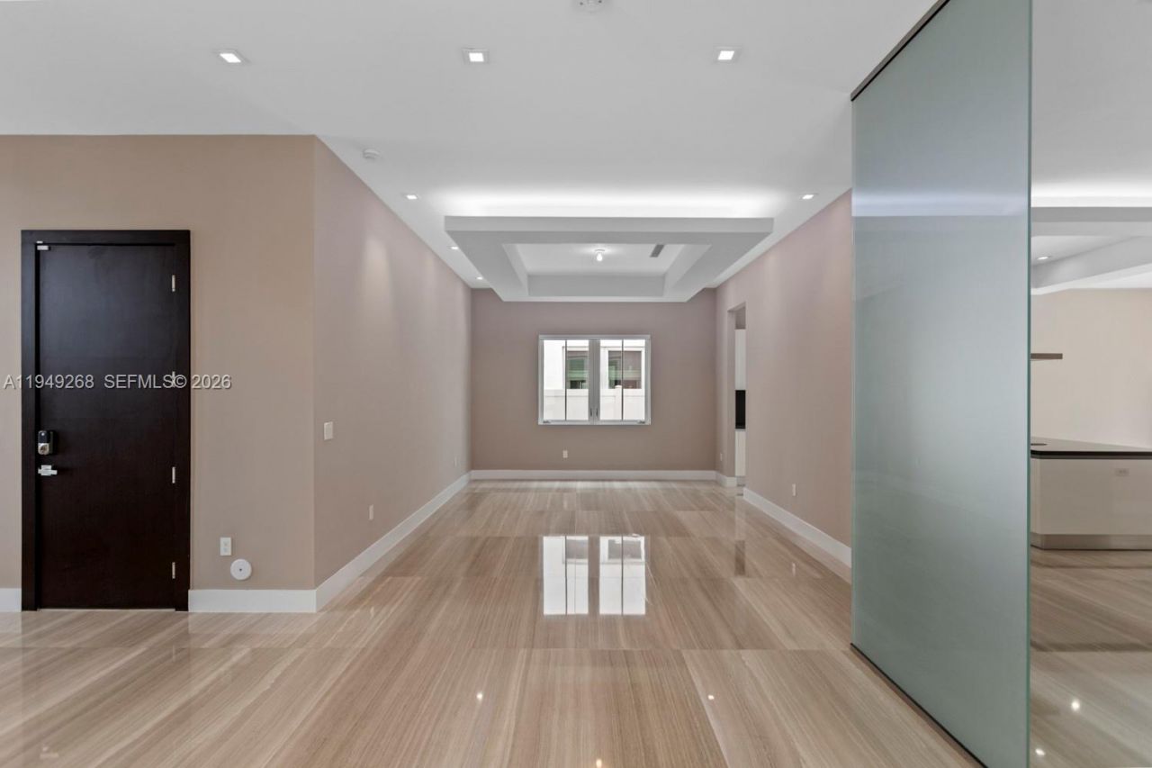 8415 NW 34th Dr, Doral, FL 33122 Photo