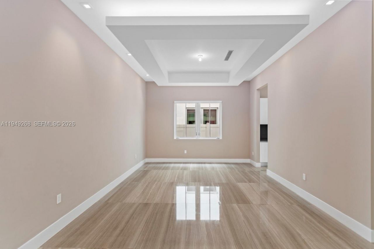 8415 NW 34th Dr, Doral, FL 33122 Photo