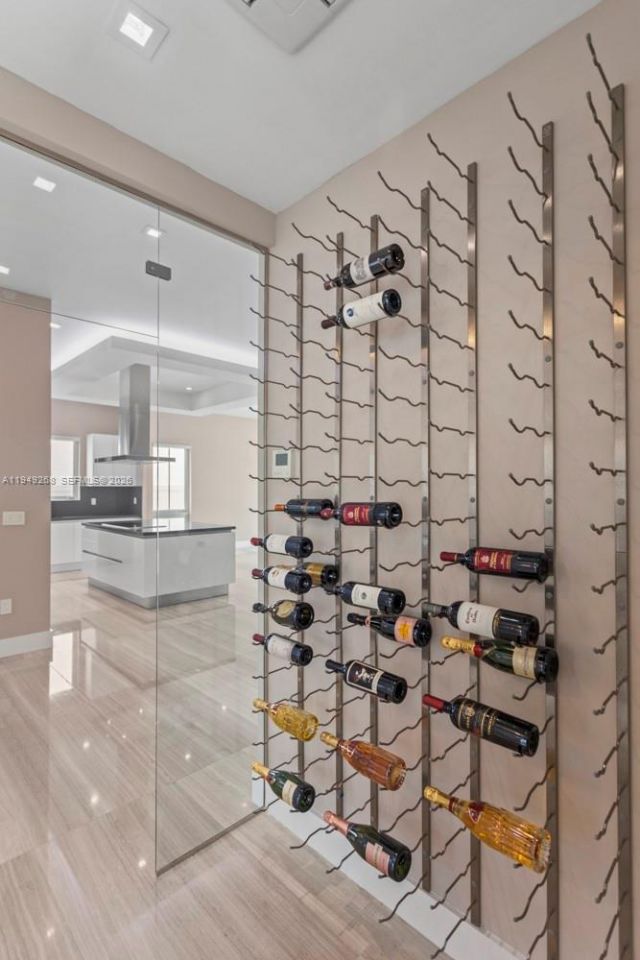 8415 NW 34th Dr, Doral, FL 33122 Photo