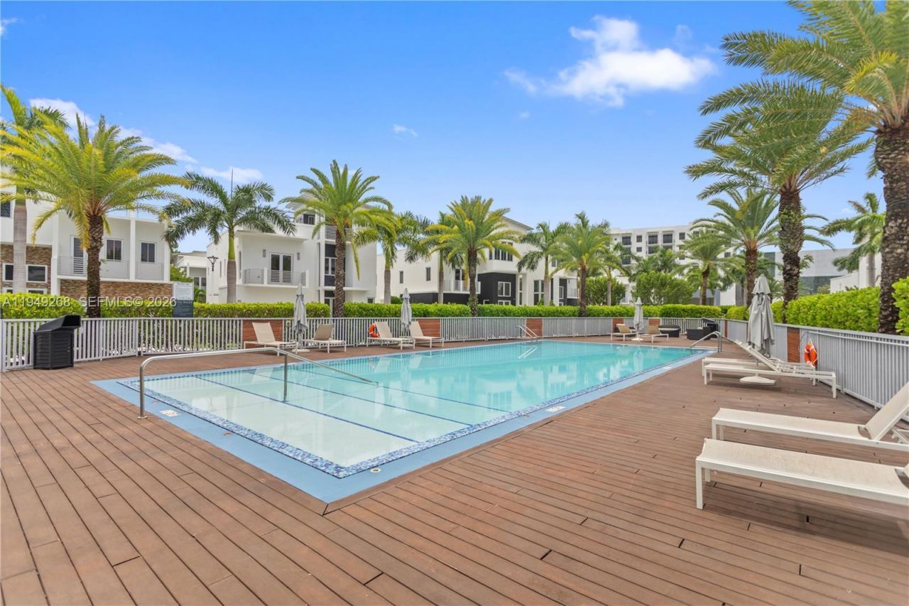 8415 NW 34th Dr, Doral, FL 33122 Photo