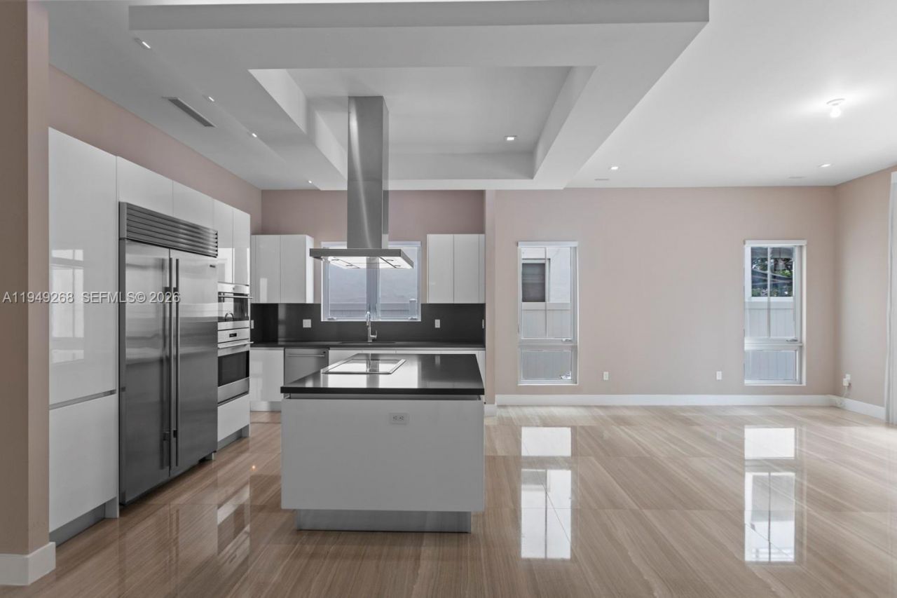 8415 NW 34th Dr, Doral, FL 33122 Photo