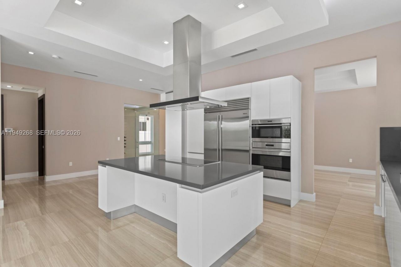 8415 NW 34th Dr, Doral, FL 33122 Photo