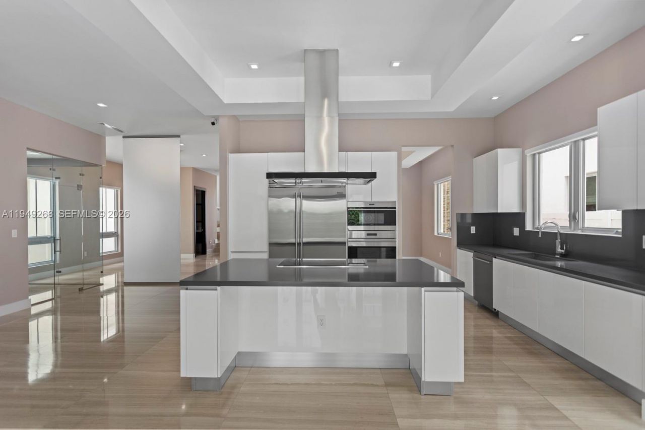 8415 NW 34th Dr, Doral, FL 33122 Photo