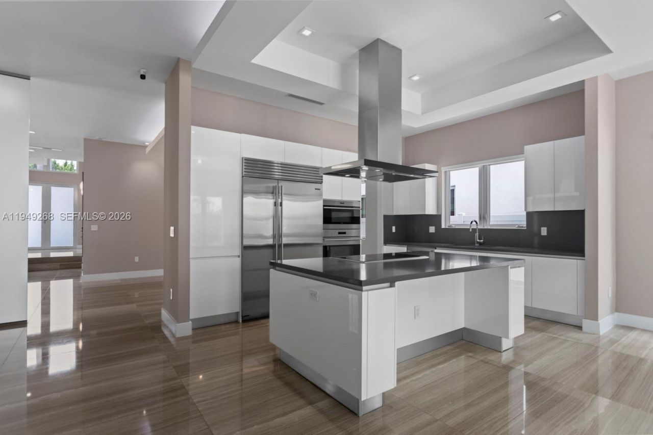 8415 NW 34th Dr, Doral, FL 33122 Photo