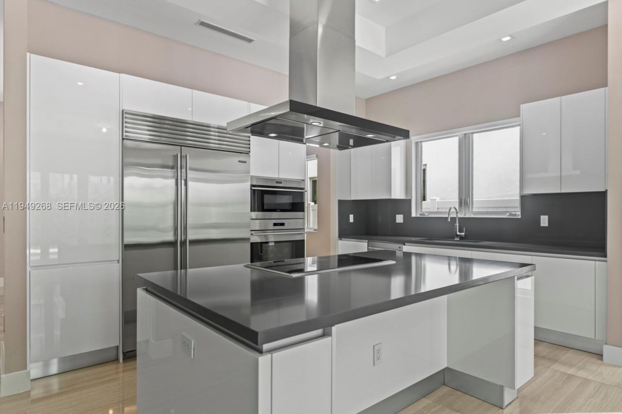 8415 NW 34th Dr, Doral, FL 33122 Photo