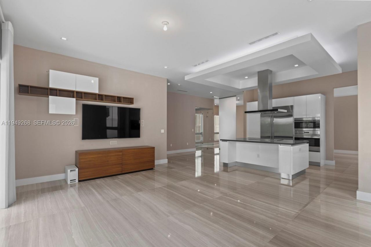 8415 NW 34th Dr, Doral, FL 33122 Photo