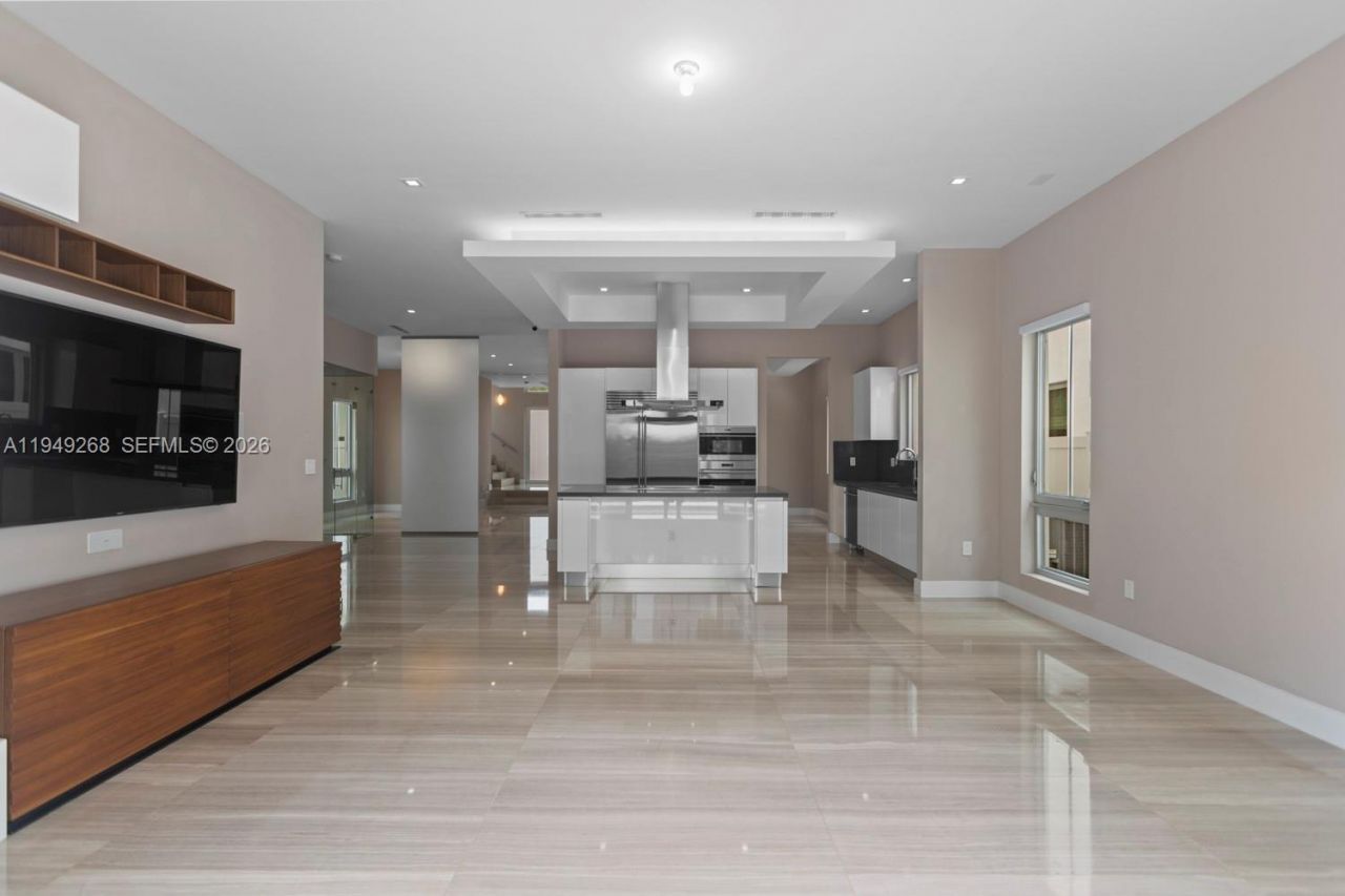 8415 NW 34th Dr, Doral, FL 33122 Photo