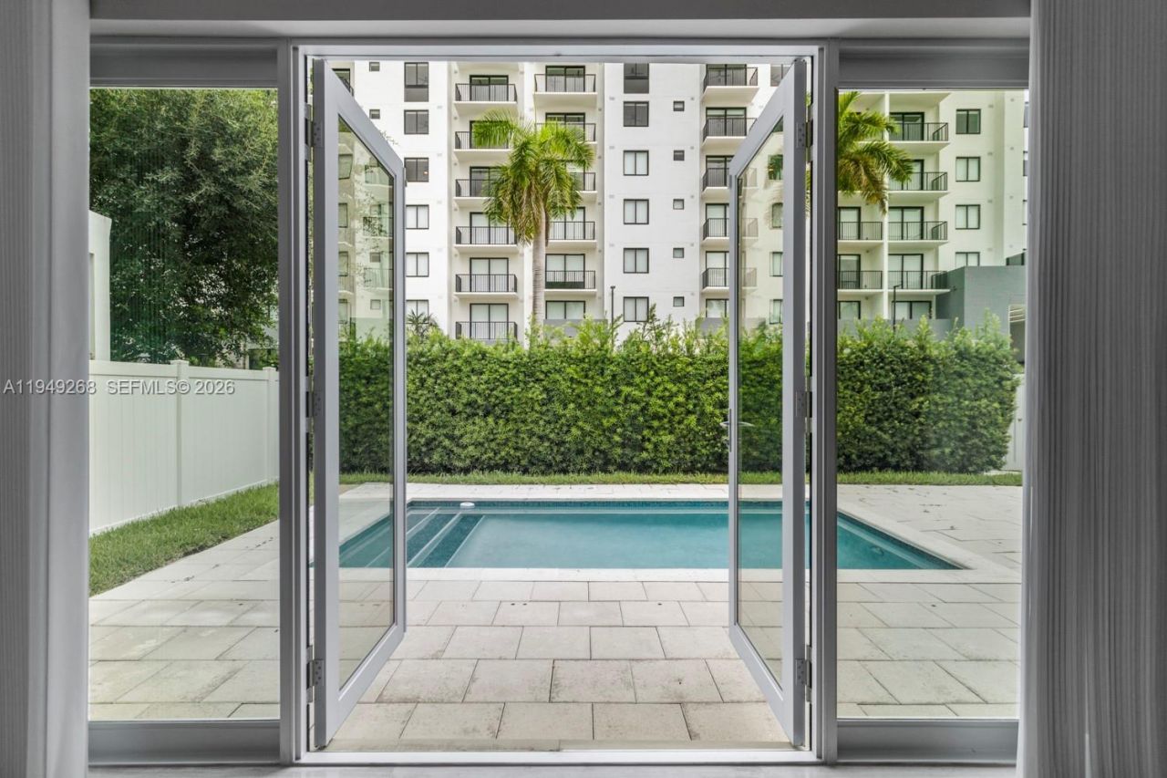 8415 NW 34th Dr, Doral, FL 33122 Photo