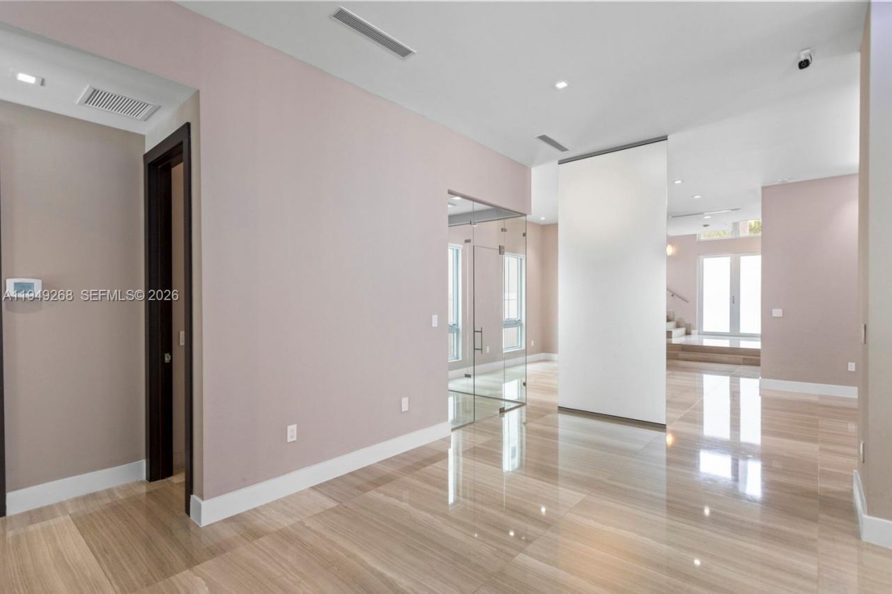 8415 NW 34th Dr, Doral, FL 33122 Photo