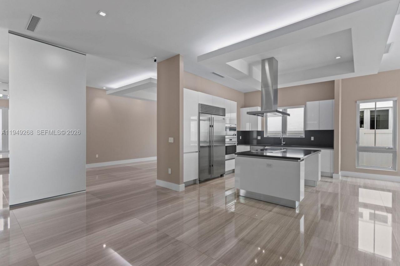 8415 NW 34th Dr, Doral, FL 33122 Photo