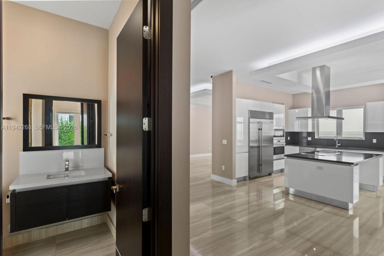 8415 NW 34th Dr, Doral, FL 33122 Photo