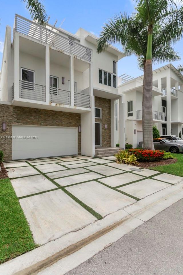 8415 NW 34th Dr, Doral, FL 33122 Photo