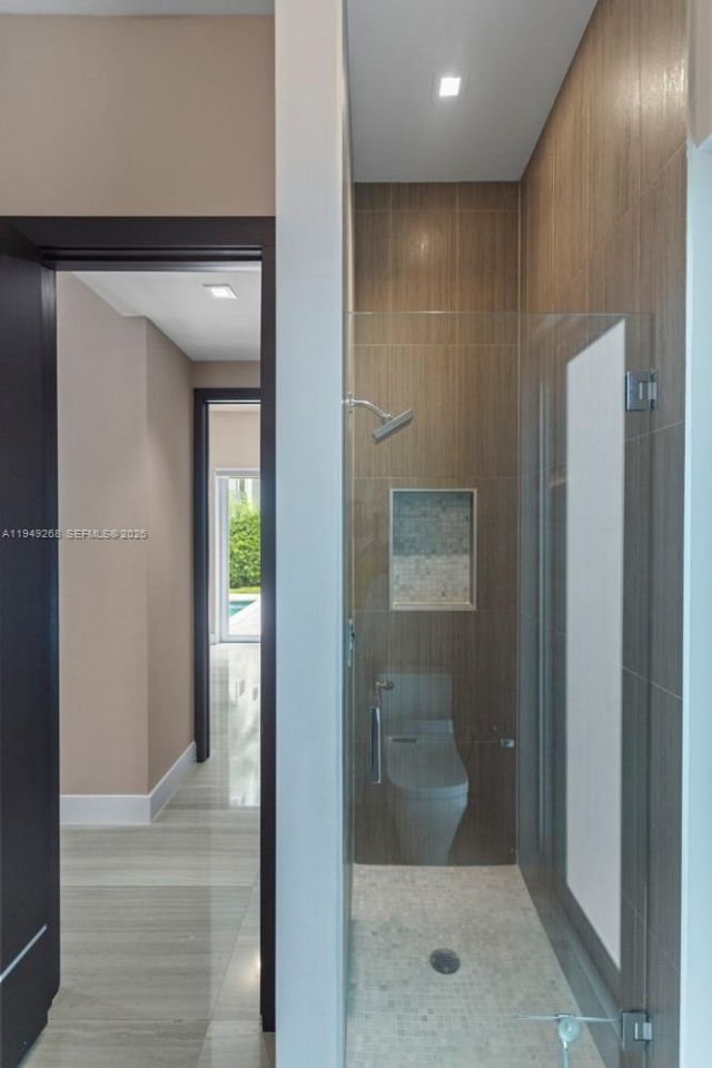 8415 NW 34th Dr, Doral, FL 33122 Photo