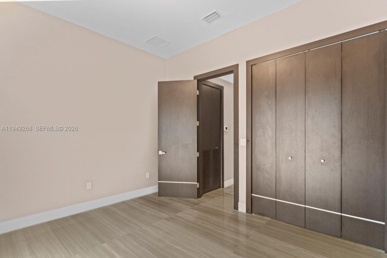 8415 NW 34th Dr, Doral, FL 33122 Photo