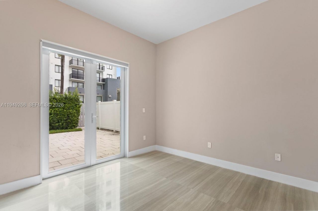 8415 NW 34th Dr, Doral, FL 33122 Photo