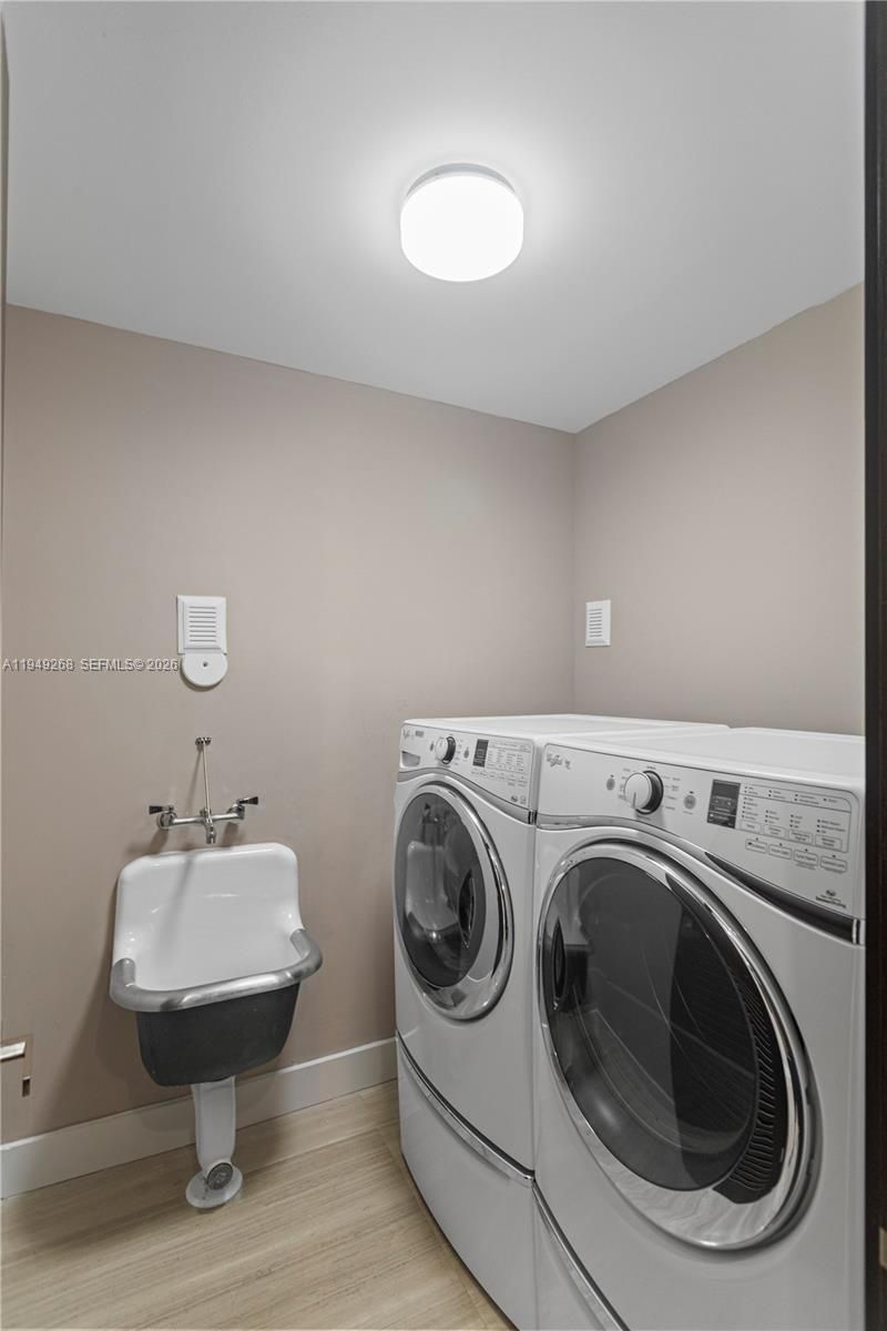 8415 NW 34th Dr, Doral, FL 33122 Photo