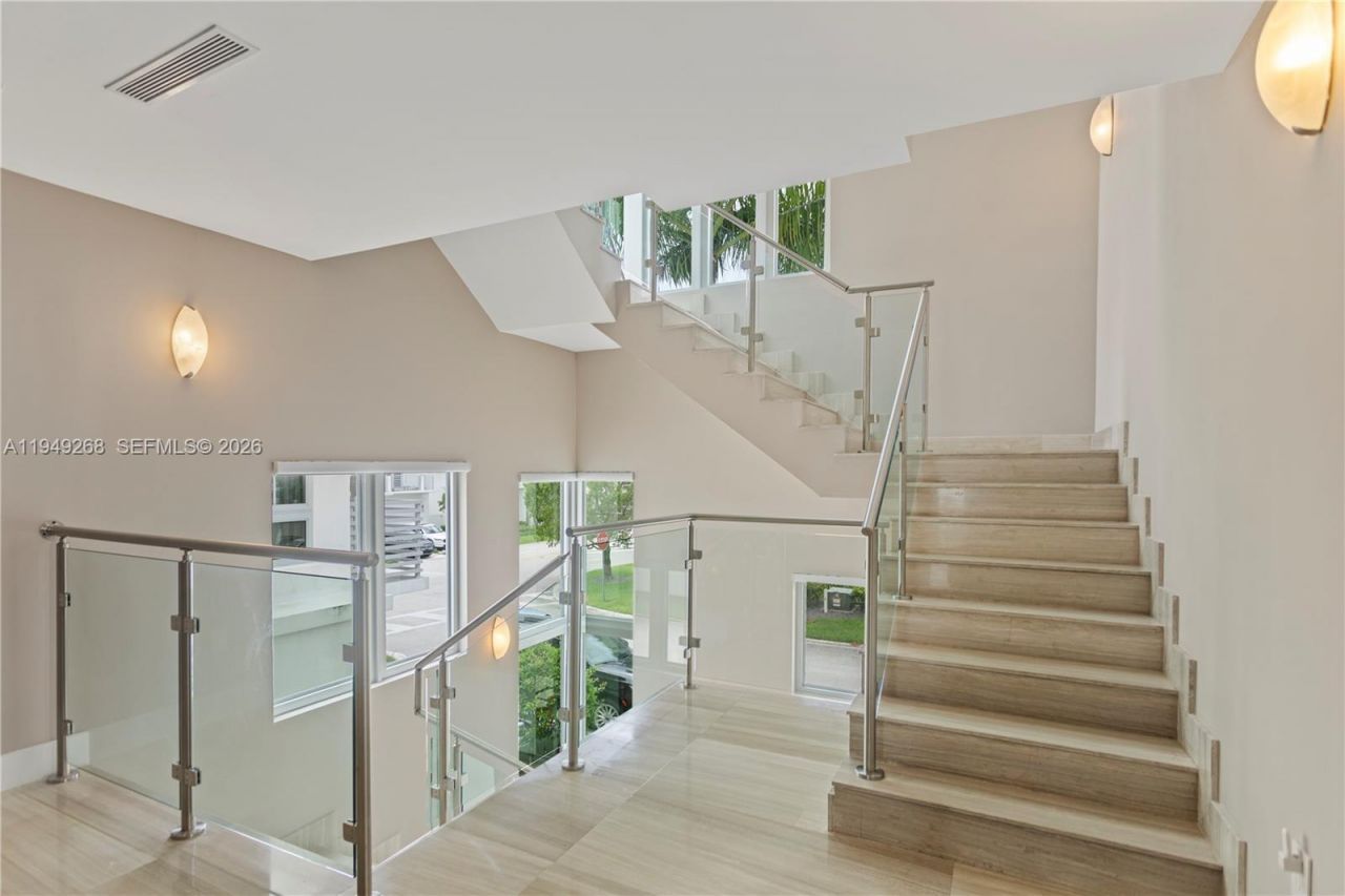 8415 NW 34th Dr, Doral, FL 33122 Photo