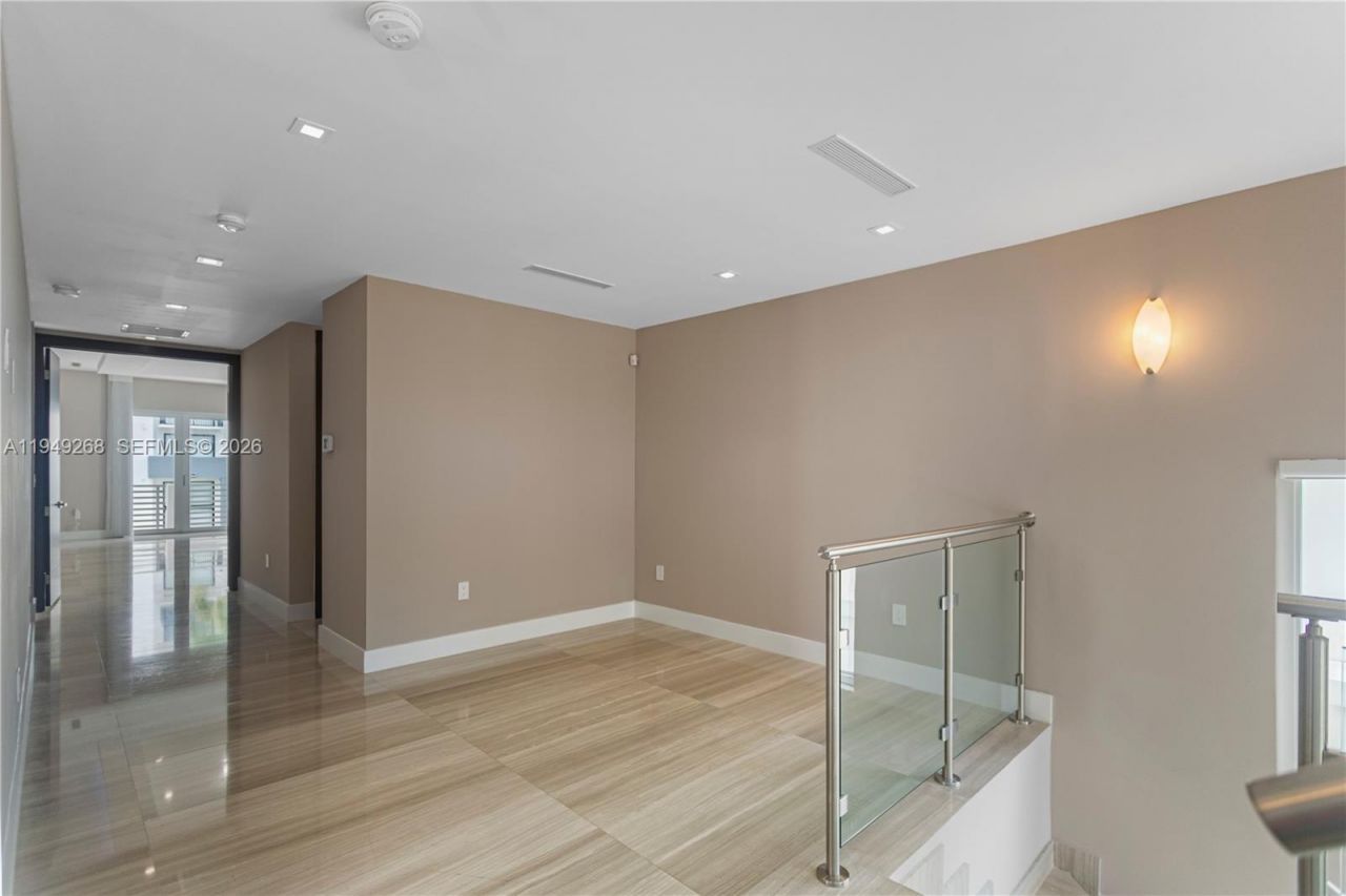 8415 NW 34th Dr, Doral, FL 33122 Photo