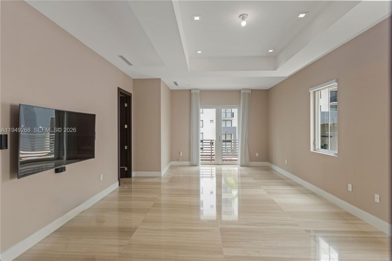 8415 NW 34th Dr, Doral, FL 33122 Photo