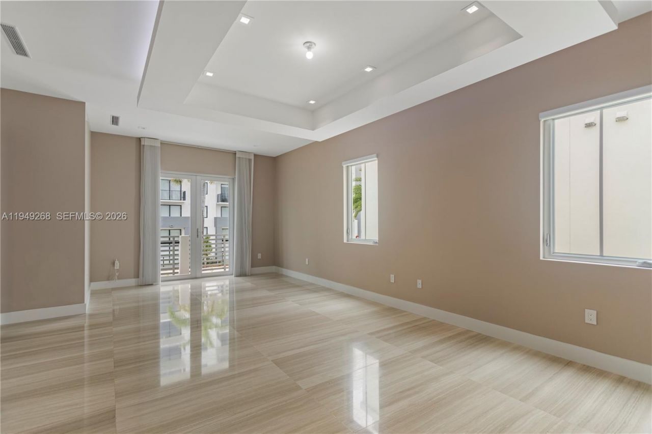 8415 NW 34th Dr, Doral, FL 33122 Photo