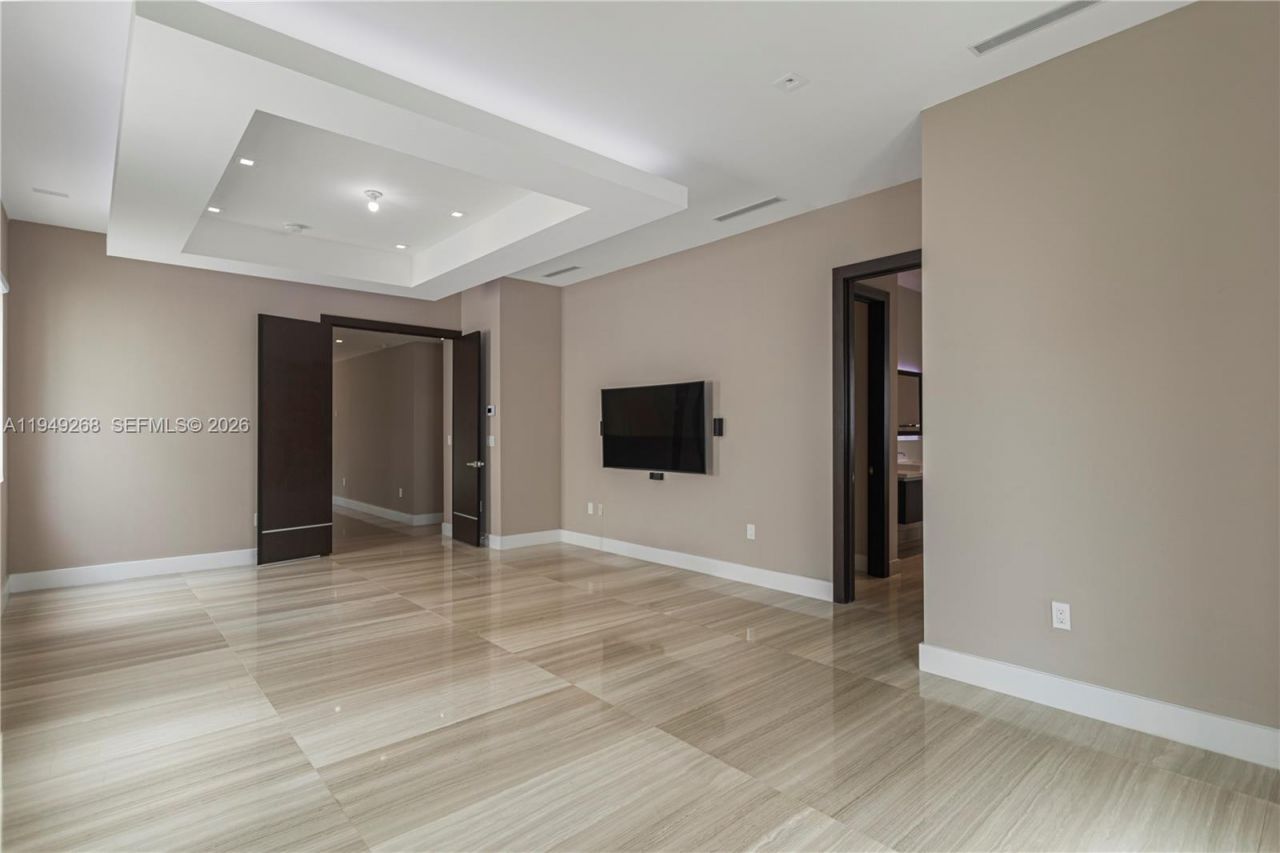 8415 NW 34th Dr, Doral, FL 33122 Photo