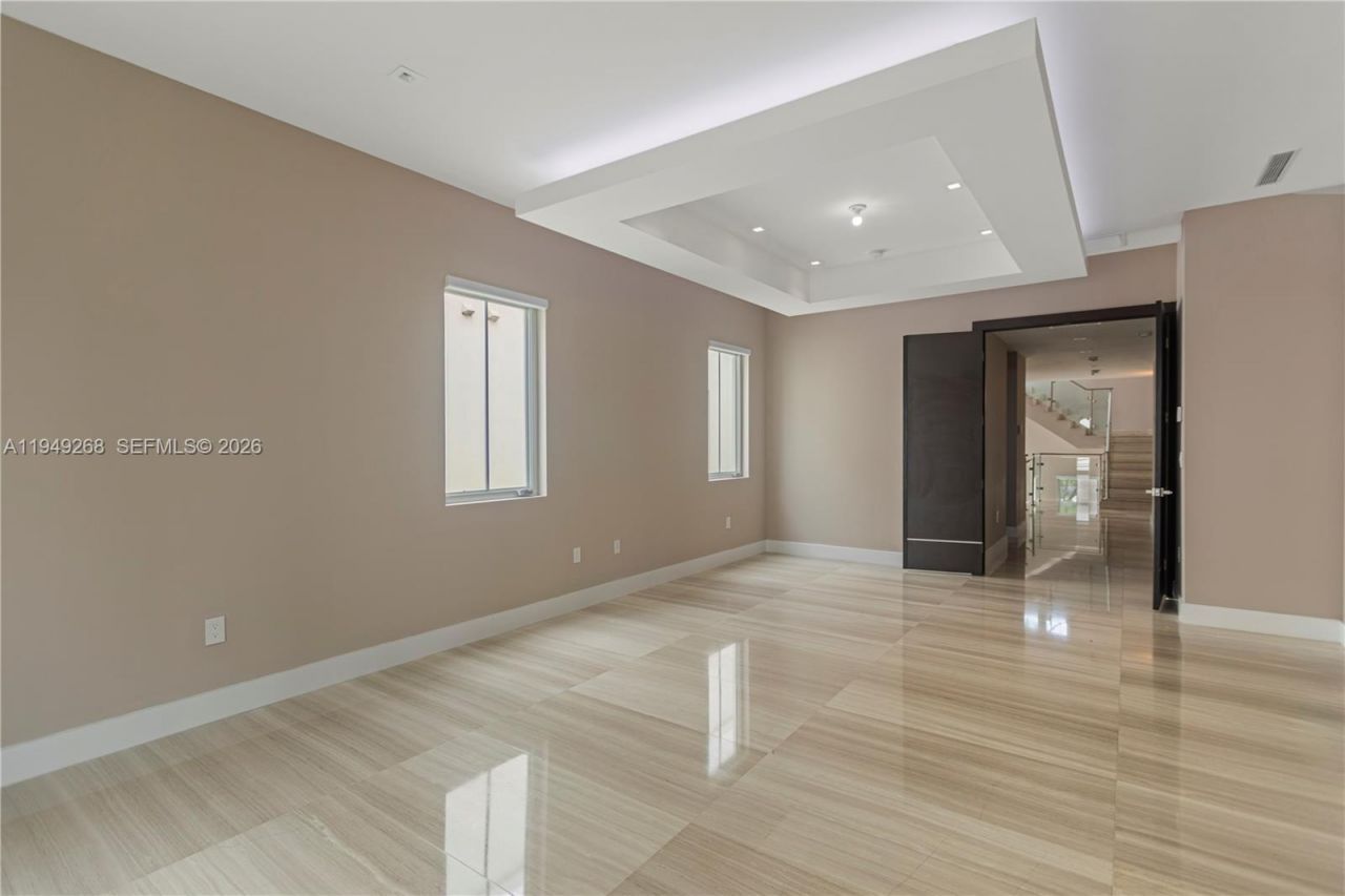 8415 NW 34th Dr, Doral, FL 33122 Photo