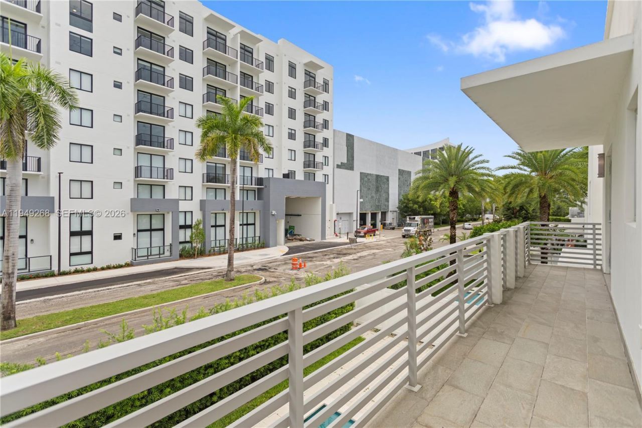 8415 NW 34th Dr, Doral, FL 33122 Photo