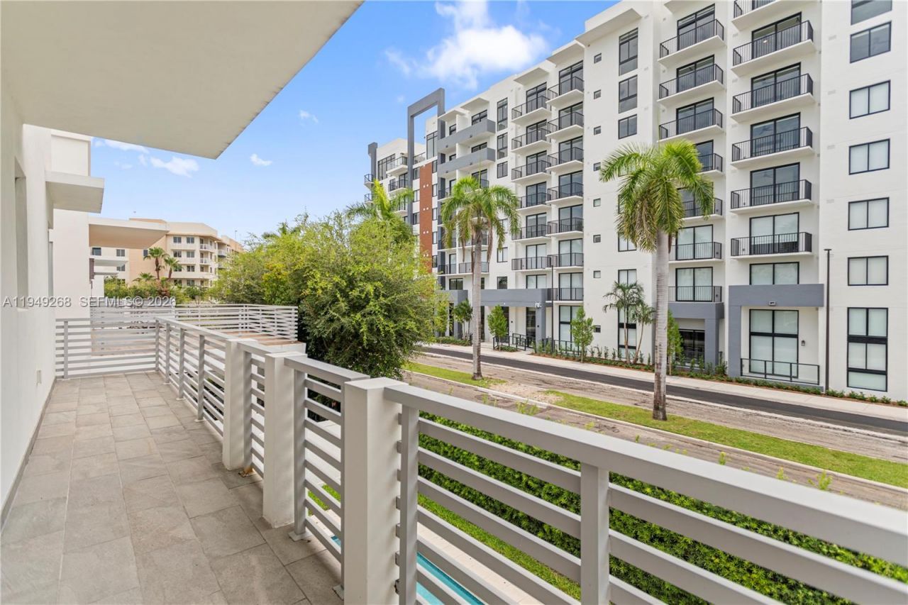 8415 NW 34th Dr, Doral, FL 33122 Photo