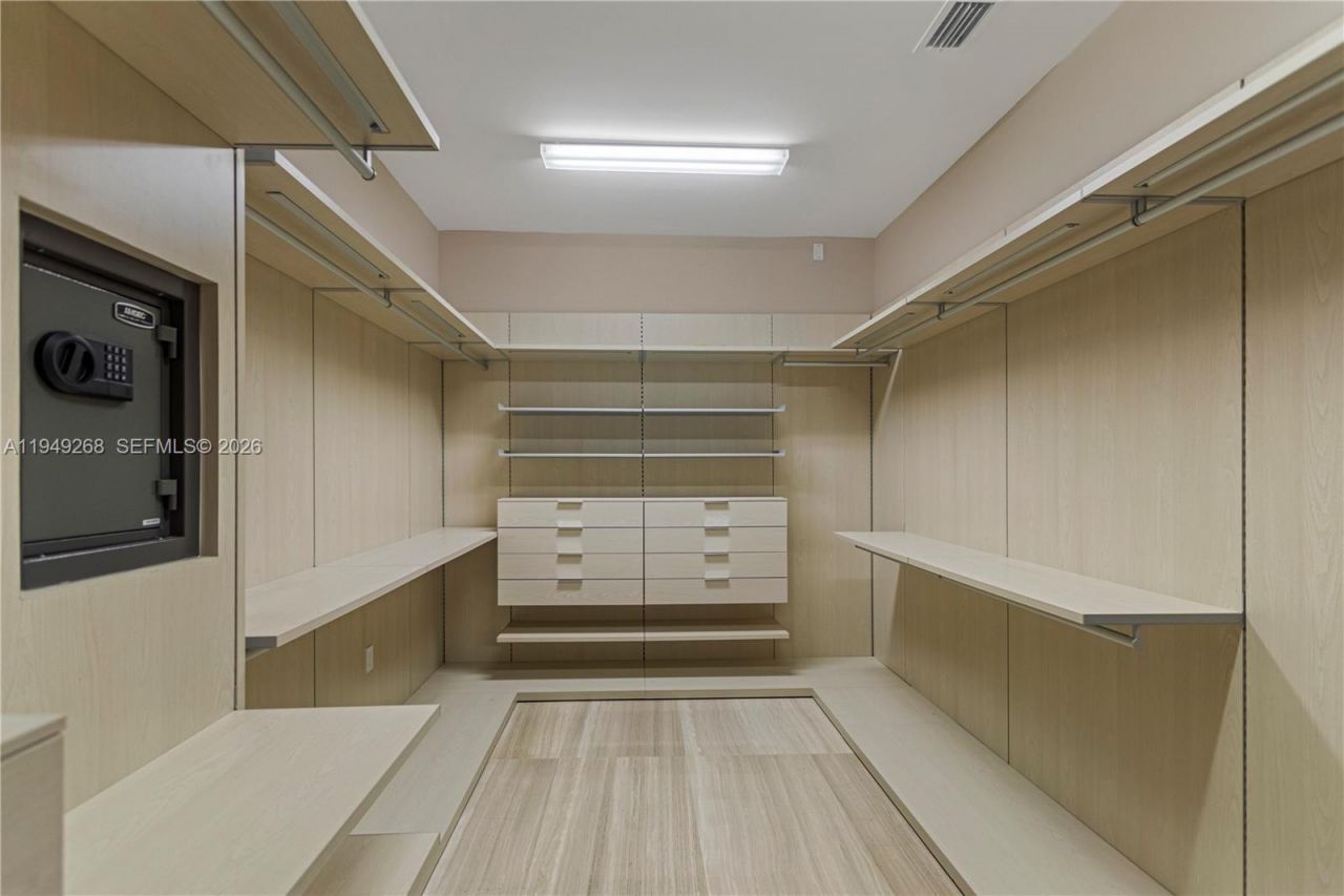 8415 NW 34th Dr, Doral, FL 33122 Photo