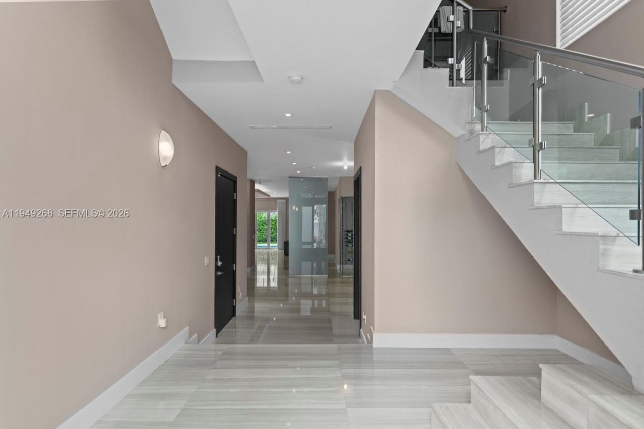 8415 NW 34th Dr, Doral, FL 33122 Photo