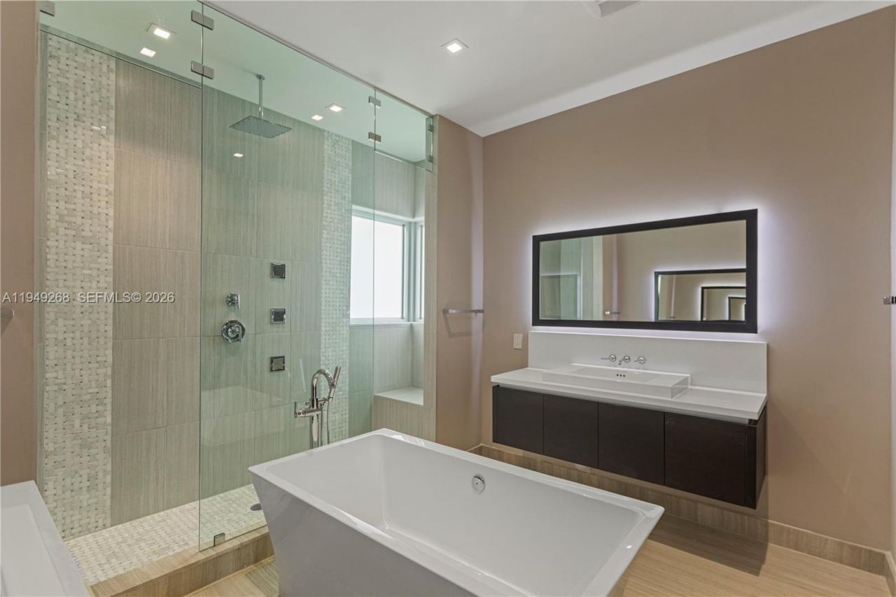 8415 NW 34th Dr, Doral, FL 33122 Photo