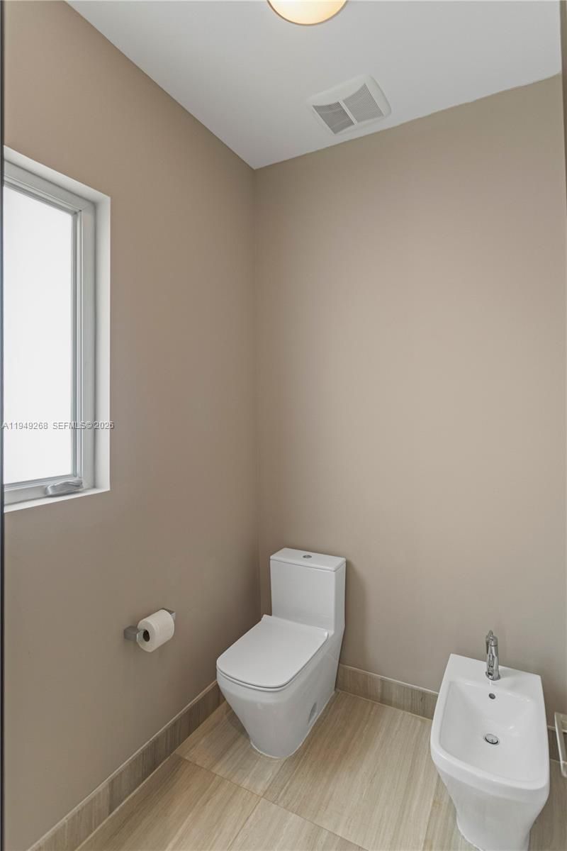 8415 NW 34th Dr, Doral, FL 33122 Photo