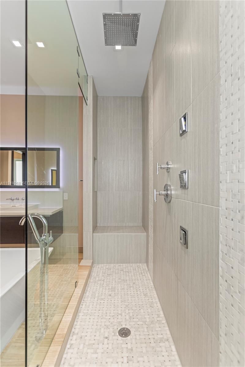 8415 NW 34th Dr, Doral, FL 33122 Photo